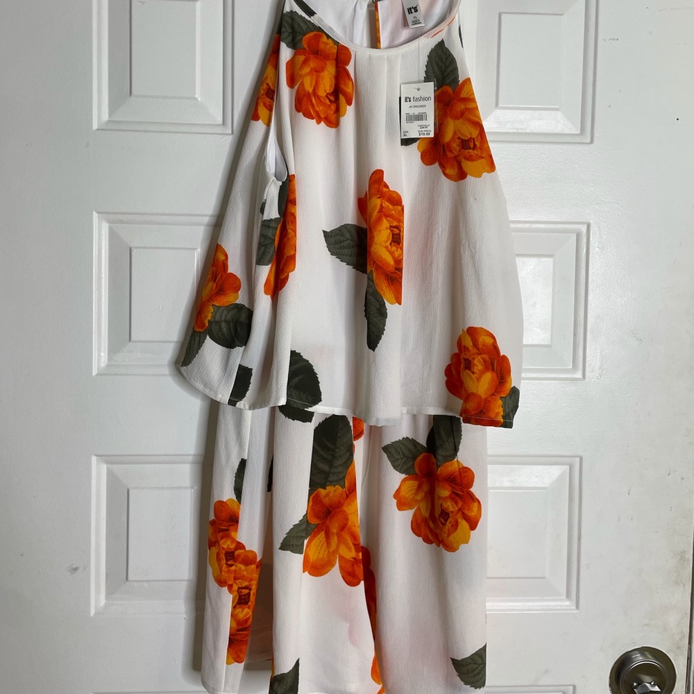 It’S brand new with tags floral romper